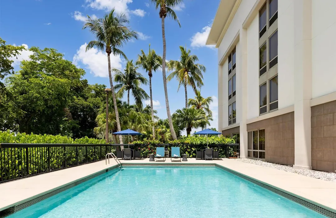 Hampton Inn Naples-Central-1