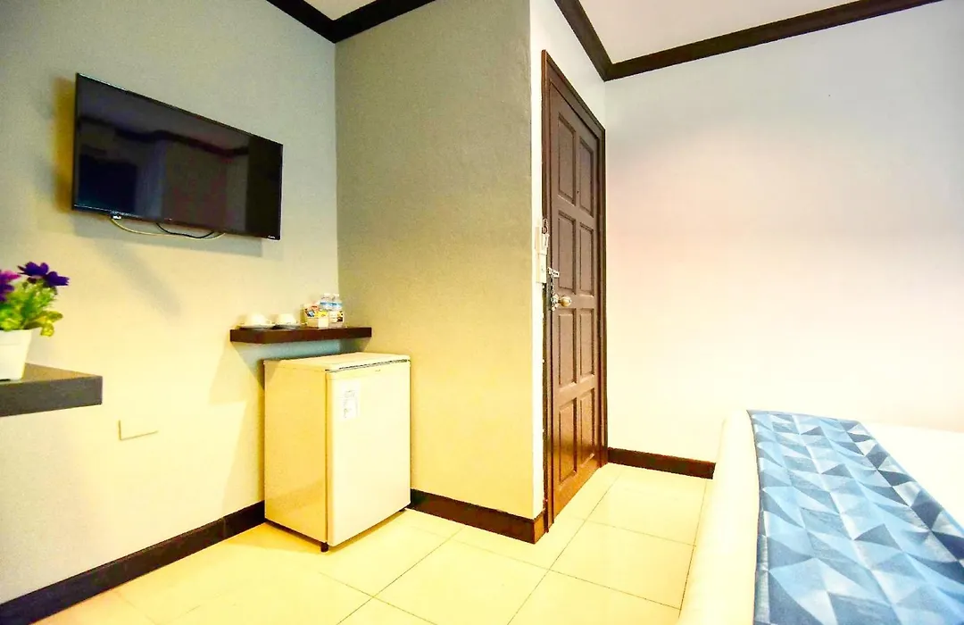 Hallo Patong Hotel - Rooftop Pool - Stunning Mountain Views & Otop Market-1