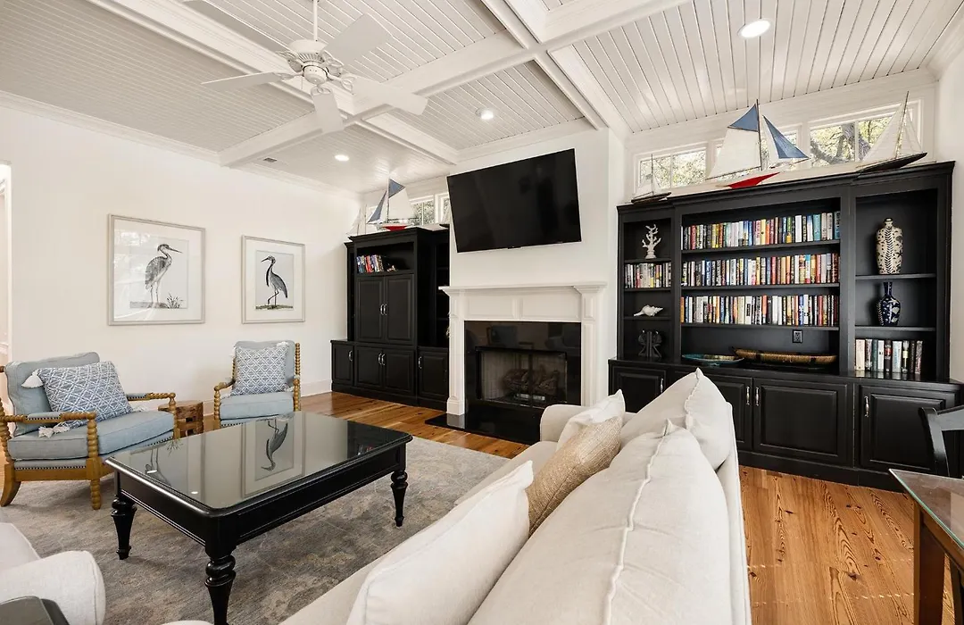30 Ruddy Turnstone | Ruddy Retreat-1