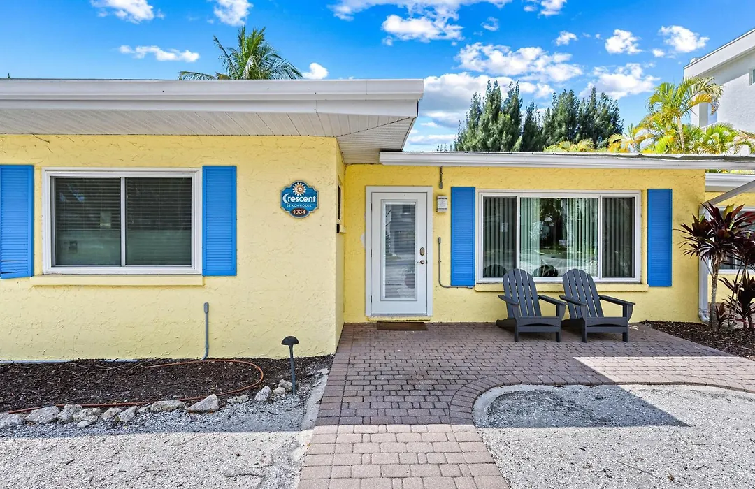 Crescent Cottage - 1034-1
