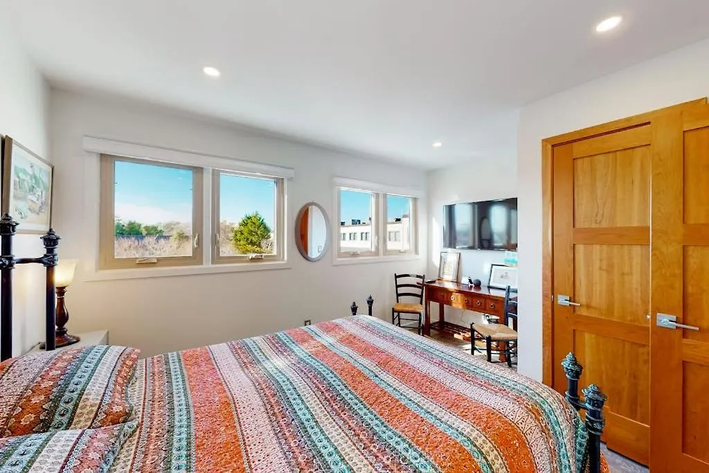 Mariners Court - 4 Laurel St Unit 219-1