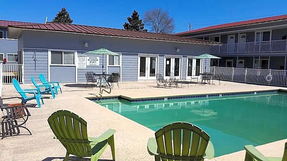 Beach Comber At Oak Shores-1