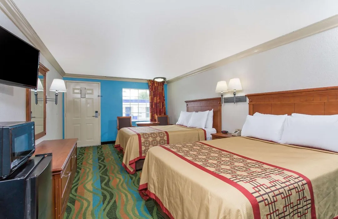 Days Inn By Wyndham Virginia Beach Town Center-1