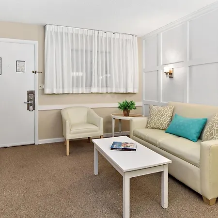 Brighton Suites Hotel-3