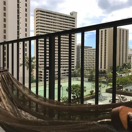 Waikiki Banyan Modern One Bedroom Free Parking-3
