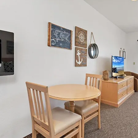 Beach House Inn & Suites-3