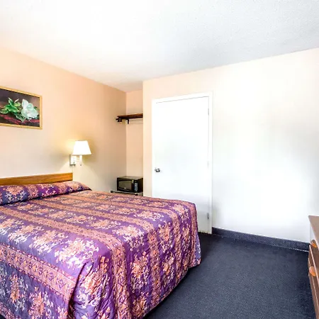 Travelodge By Wyndham Virginia Beach Bay Beach-3