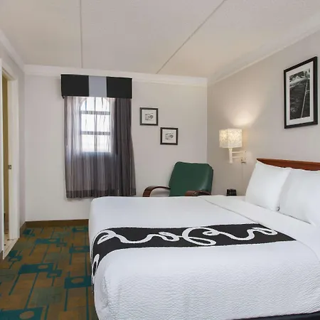 Baymont By Wyndham Fort Myers Central-2