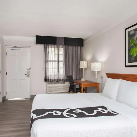 Baymont By Wyndham Fort Myers Central-3