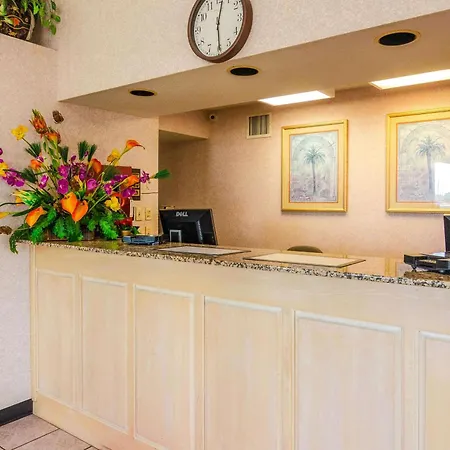 Econo Lodge Inn & Suites Gulfport Airport-3
