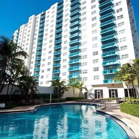 Beautiful Penthouse Condo With Stunning Views Of Both Ocean And City-3