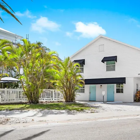 Parrot Beach Cottages Suite #2-2