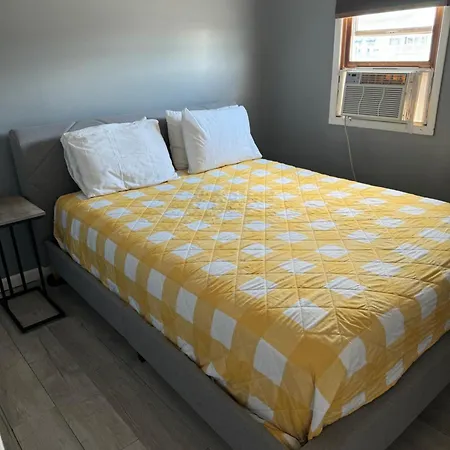 12 Ashworth Ave Suites-2