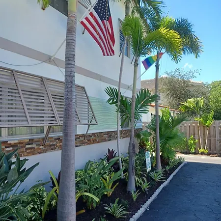 The Big Coconut Guesthouse - Gay Men'S Resort-2