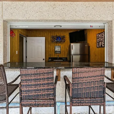 13 Moonshell Rd- Near Ocean,Huge Pool,Fully Fenced Backyard! Free Activities!-2