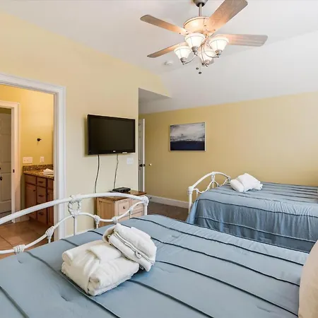 13 Moonshell Rd- Near Ocean,Huge Pool,Fully Fenced Backyard! Free Activities!-3
