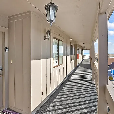 Two Bedroom Steps From The Beach! Shore Dr!-2