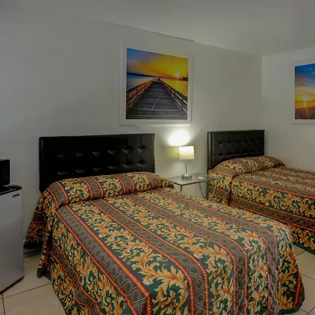 Beach And Town Motel-3