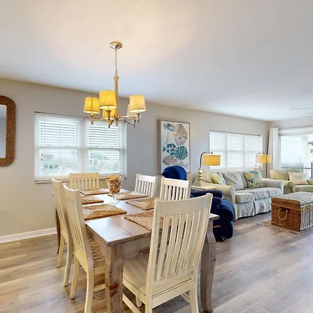 Oceanfront Corner Condo With Sunrise-View Balcony, Pool & 1-Minute Walk To Beach-3