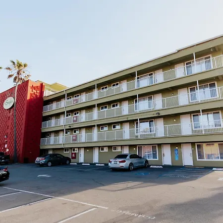 Surfer Beach Hotel-2