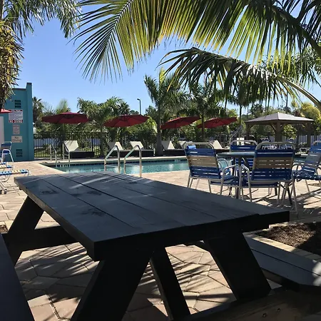 Days Inn By Wyndham Sarasota Bay-2