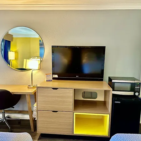 Days Inn By Wyndham Pensacola - Historic Downtown-2