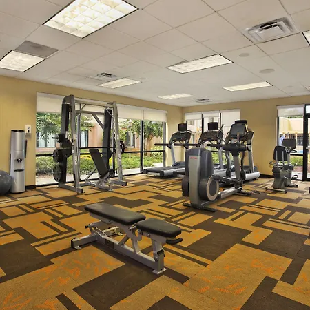Courtyard By Marriott Gulfport Beachfront-3