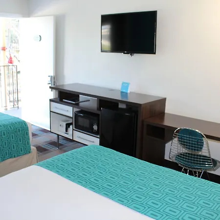 Howard Johnson By Wyndham San Diego Hotel Circle-3