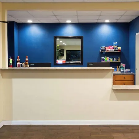 Days Inn By Wyndham Biloxi Beach-2