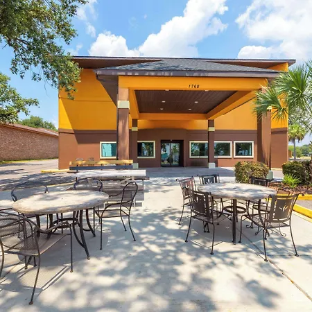 Days Inn By Wyndham Biloxi Beach-3
