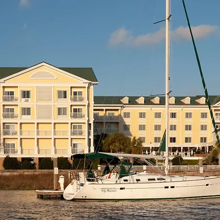 Courtyard Charleston Waterfront-2