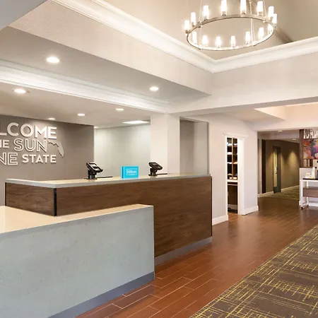 Hampton Inn & Suites Fort Lauderdale Airport-3