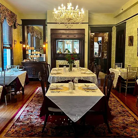 Hoyt House Luxury Bed & Breakfast-2