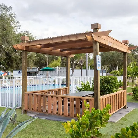Super 8 By Wyndham Sarasota Near Siesta Key-2