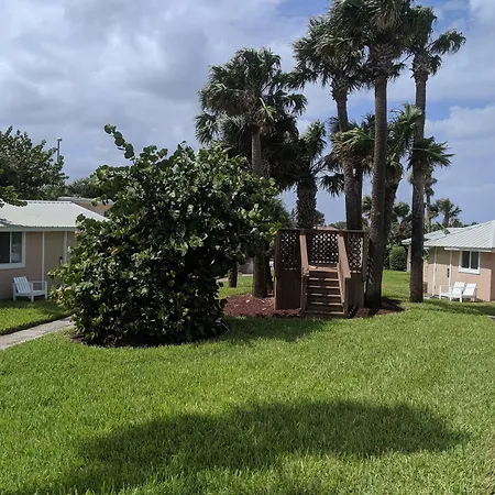 Shoreline Suites & Cabana Cottages - Beachfront-2