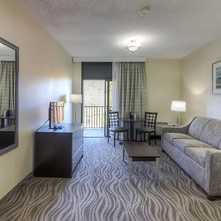 The Breakers Hotel & Suites-3