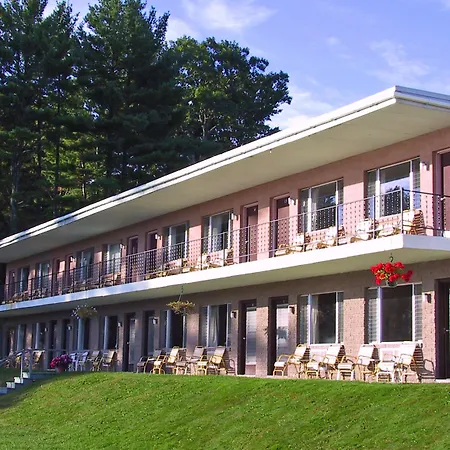 Half Moon Motel & Cottages-3