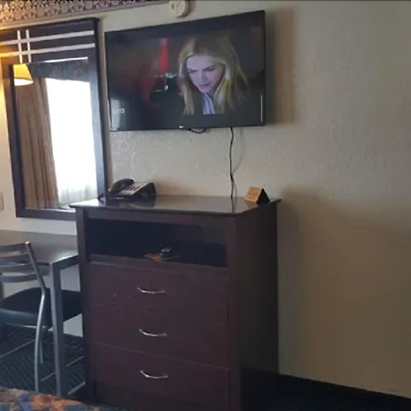 Regency Inn Motel By The Beach-3