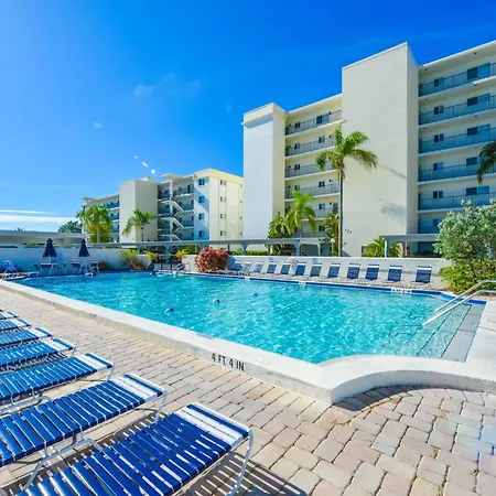 Crescent Royale Condominiums108-3