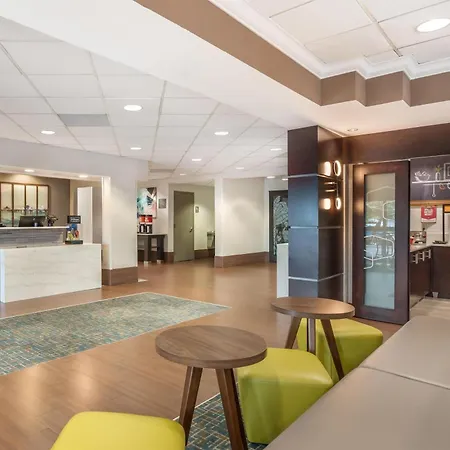 Hampton Inn Fort Myers-Airport & I-75-3