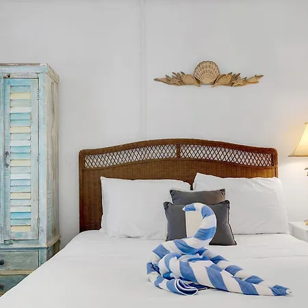 Tropic Terrace Suite #50 - Beachfront Resort-3