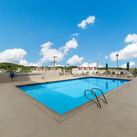 Red Roof Inn Plus & Suites Virginia Beach - Seaside-2