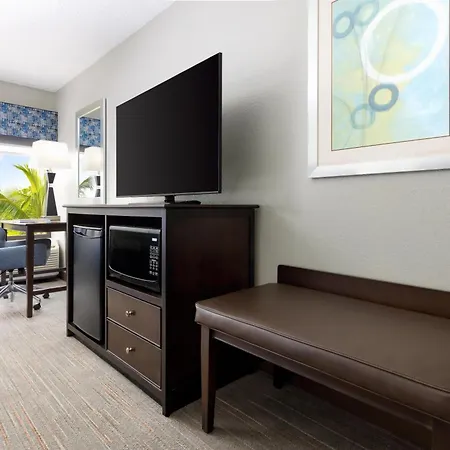 Hampton Inn Naples-Central-2