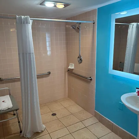 Howard Johnson By Wyndham Ft. Myers Fl-2