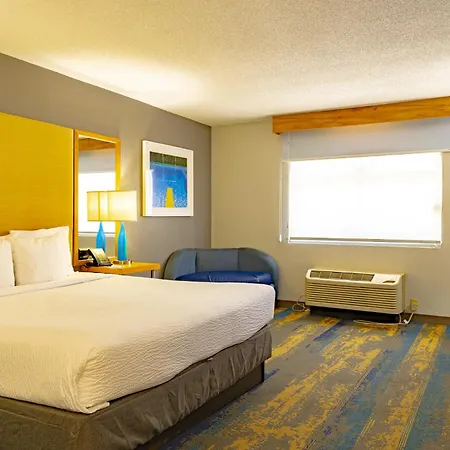La Quinta By Wyndham Sarasota Downtown-3