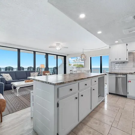 Island Winds West Unit 880-2