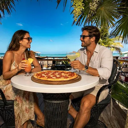 Sandbar Beachfront Hotel & Hostel Restaurant-2