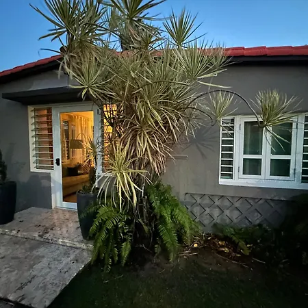 Isla Verde By The Beach Guest House-3