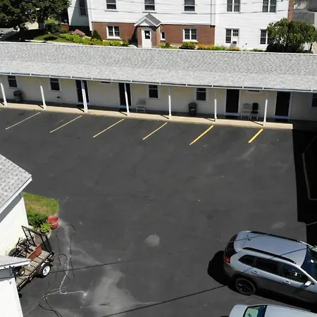 Royale Coach Motor Lodge-2