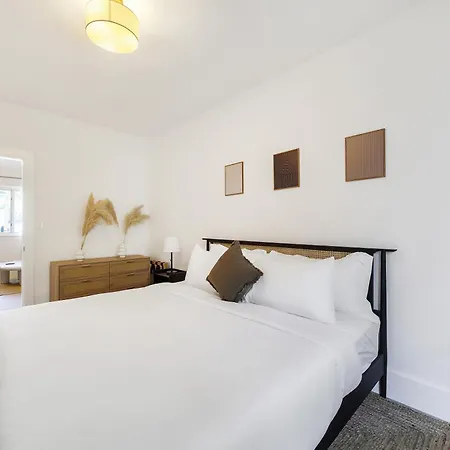 8040 Harding Apts-3